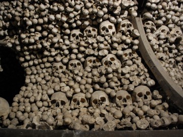 Kutna Hora - Ahol 40 ezer csontváz díszít egy templomot