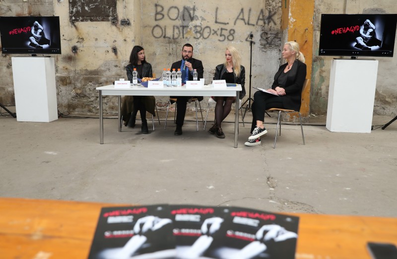 A kampány sajtótájékoztatója (a fotón: Farkas Franciska, Lehel Balázs (IOM), Terhes Nóra pszichológus és Lilu)